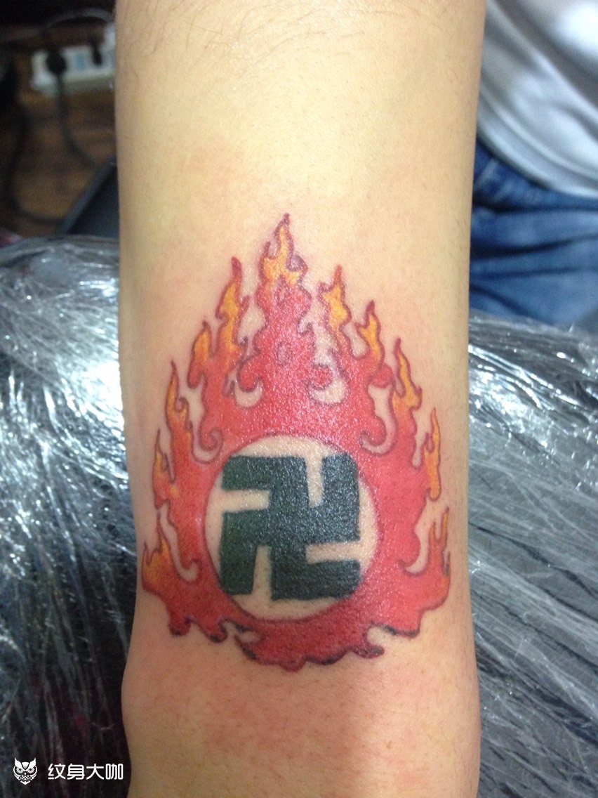 卐字火焰_纹身图案手稿图片_苏阳的纹身作品集