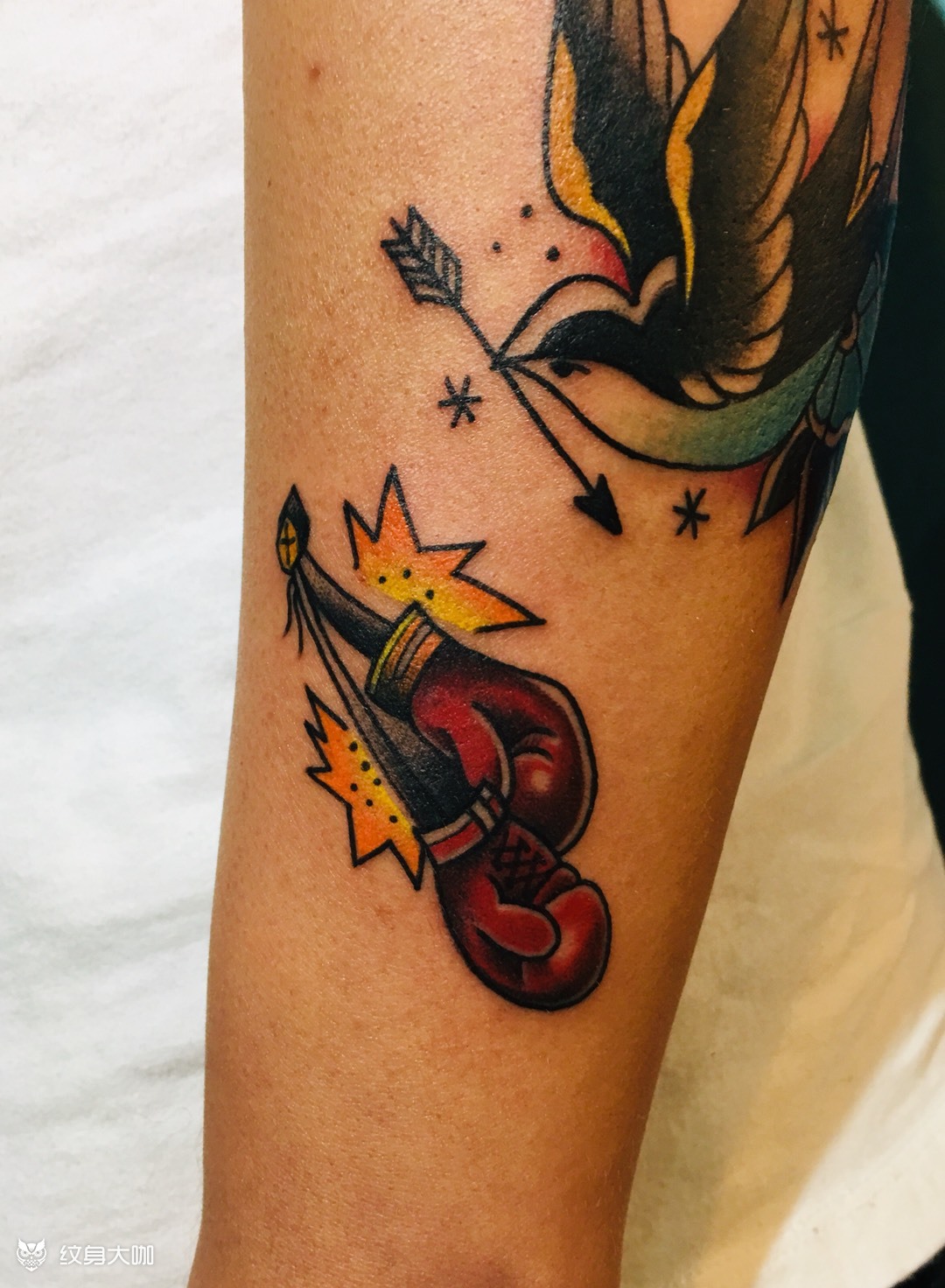 08拳击手套_纹身图案手稿图片_羿然的纹身作品集