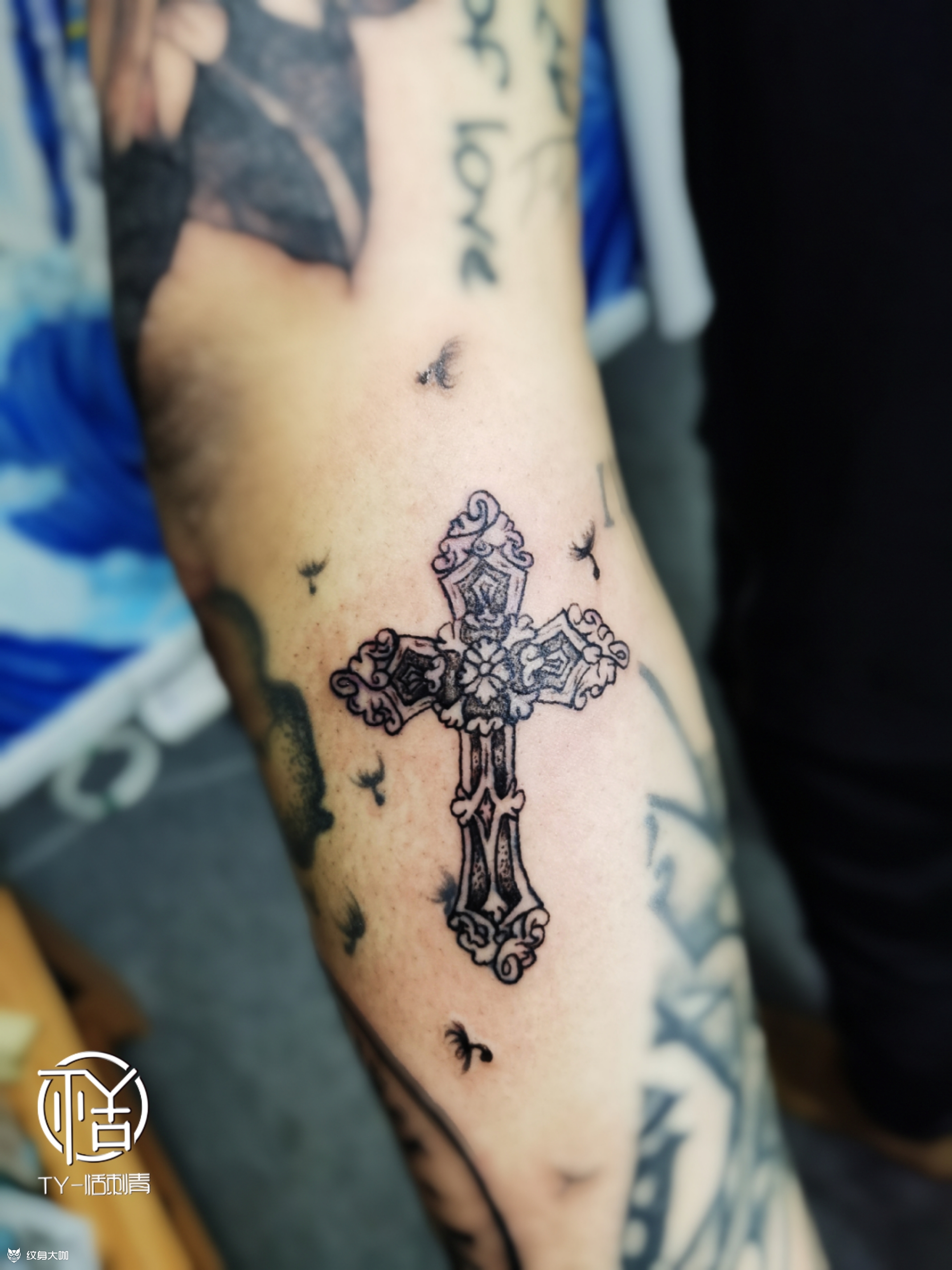 克罗心十字架纹身图案图片