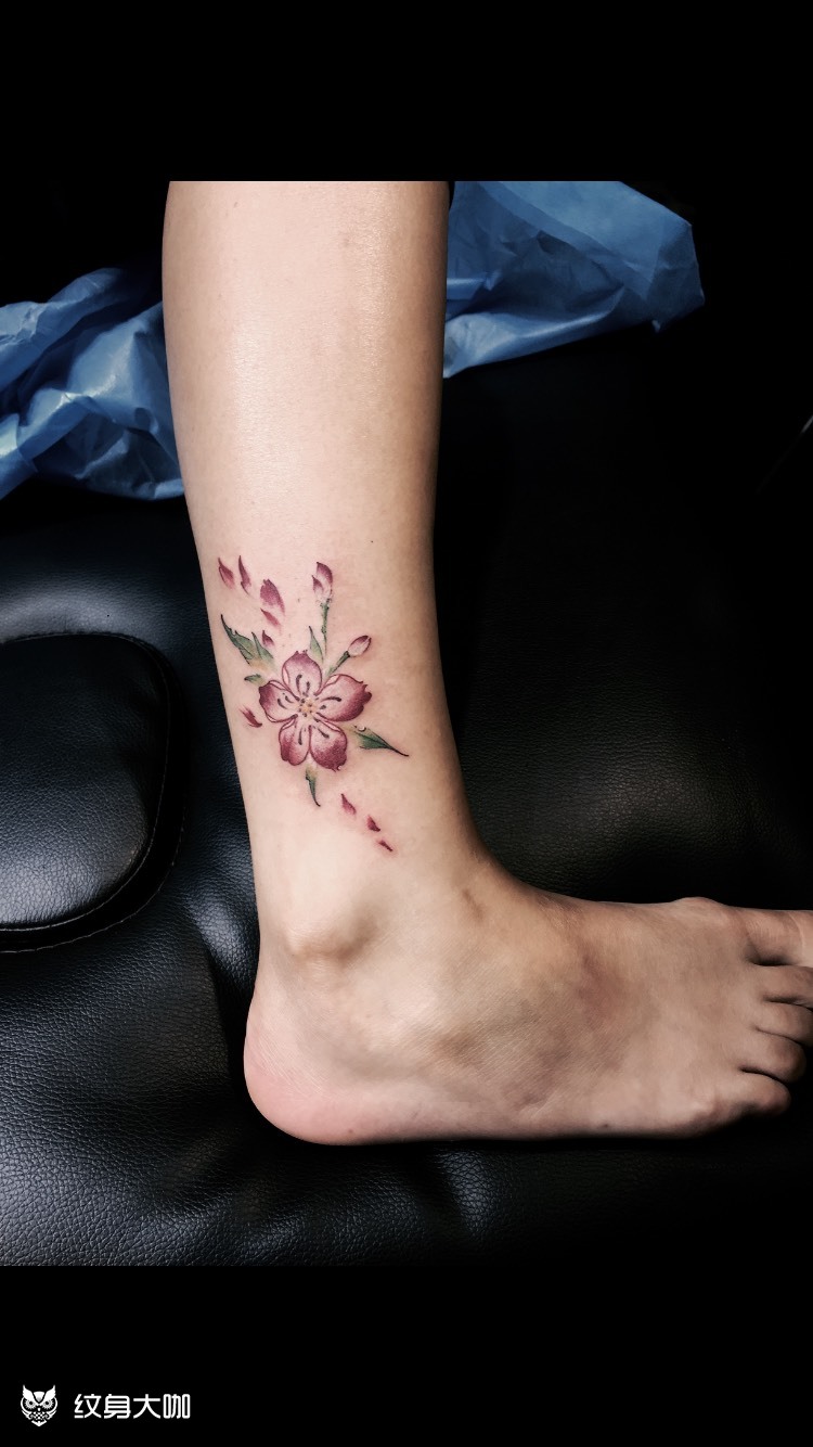 女生小腿外侧樱花_纹身图案手稿图片_danny的纹身作品集