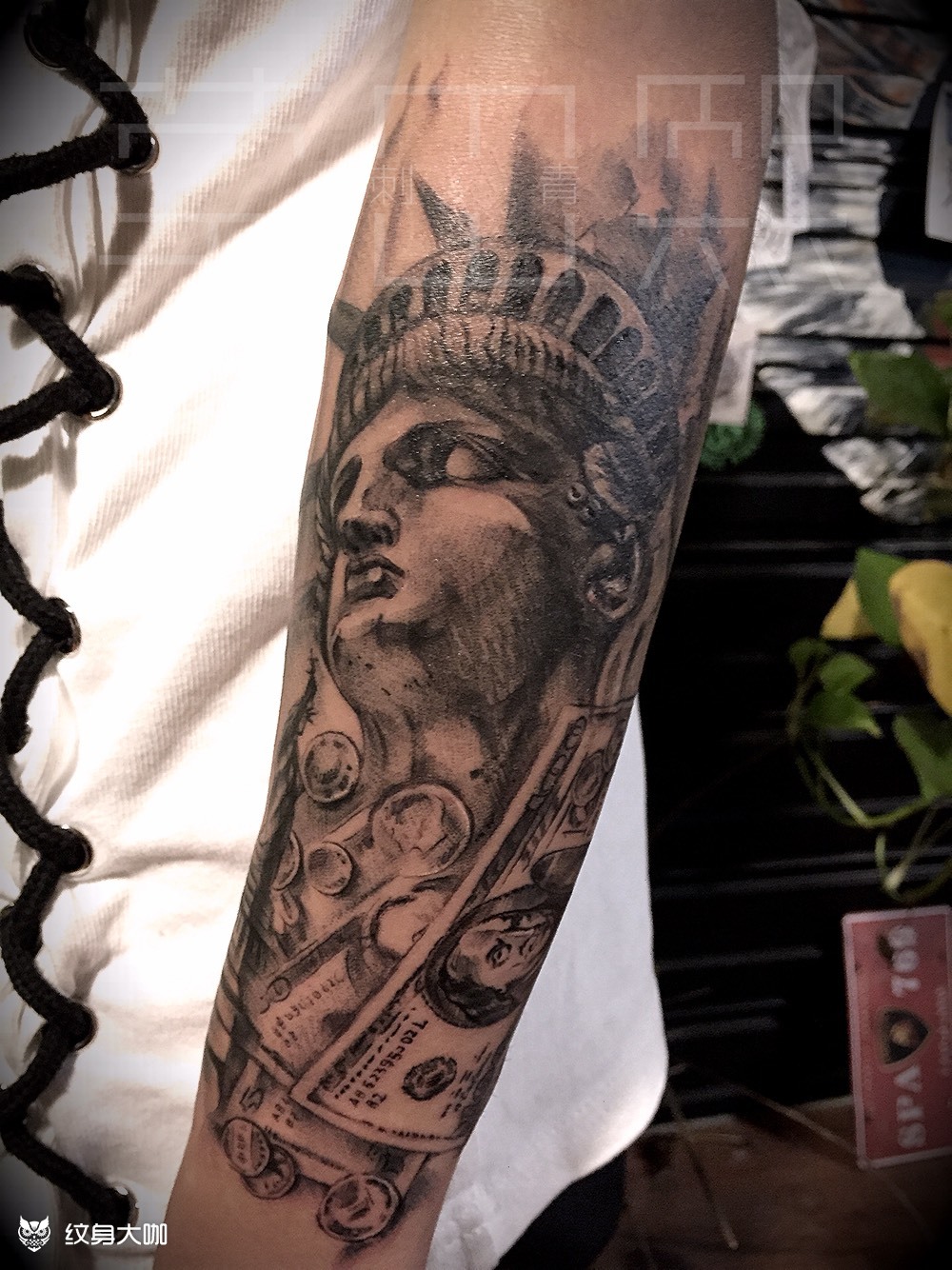自由女神纹身花臂图片