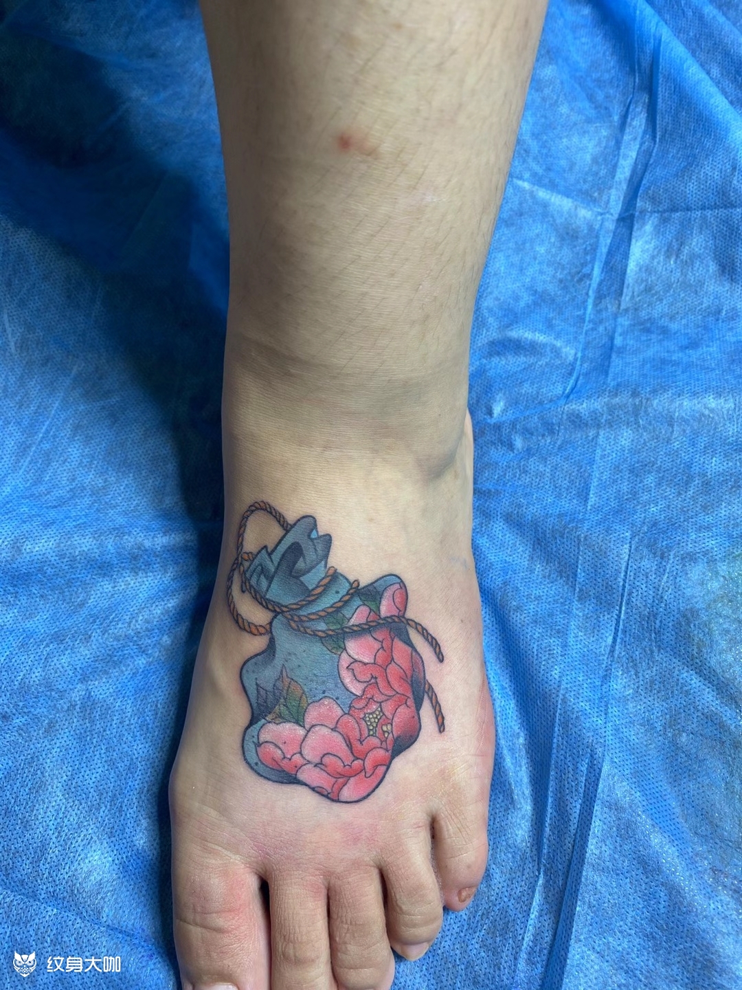 福袋脚背_纹身图案手稿图片_小张96的纹身作品集