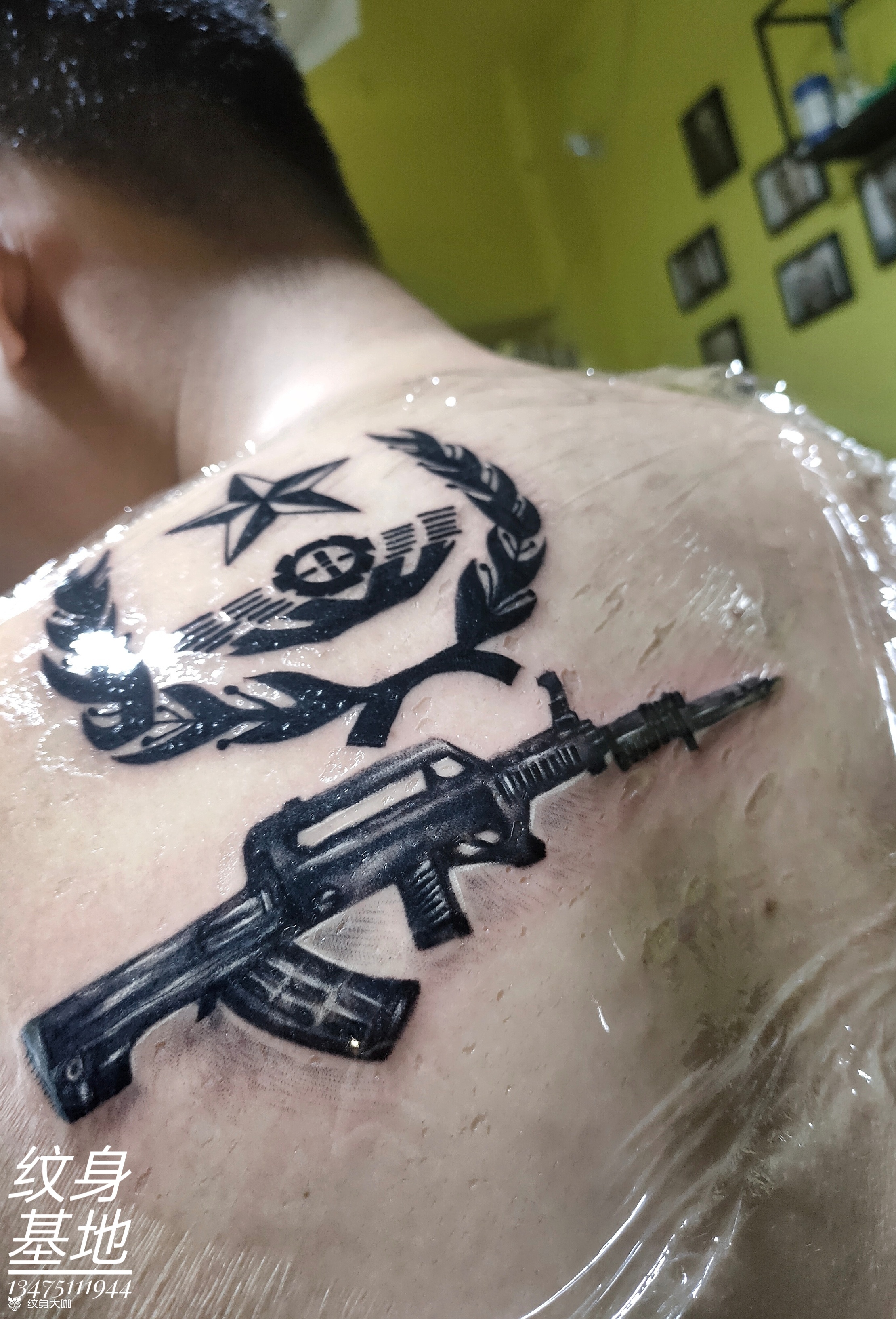 军人的信仰82 徽章加枪设计,_纹身吧社区 - 纹身大咖