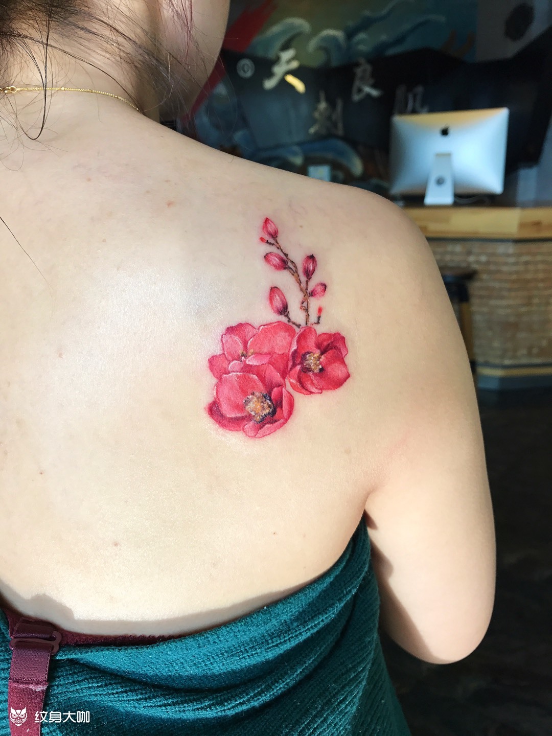 肩胛小桃花_纹身图案手稿图片_瞳的纹身作品集