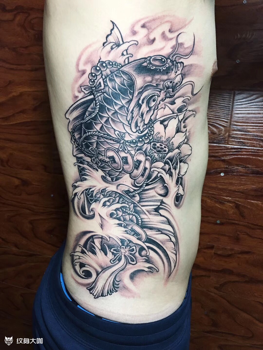 侧腰大鲤鱼_纹身图案手稿图片_许小龙的纹身作品集