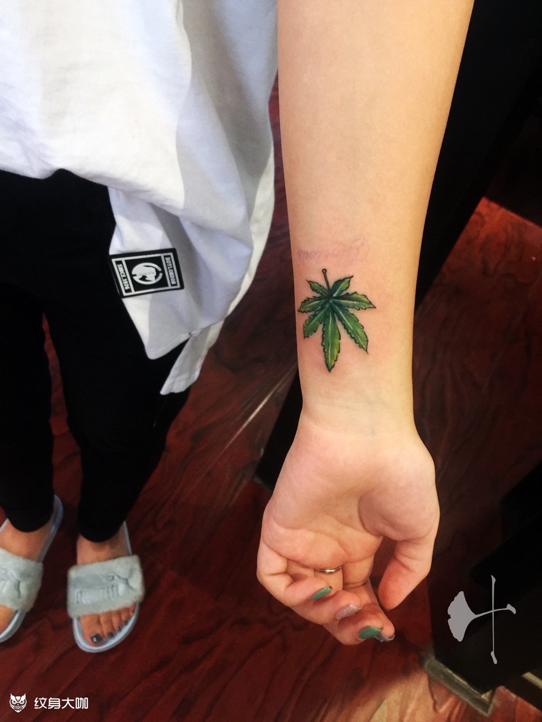 手腕大麻叶_纹身图案手稿图片_freya 叶子的纹身作品集