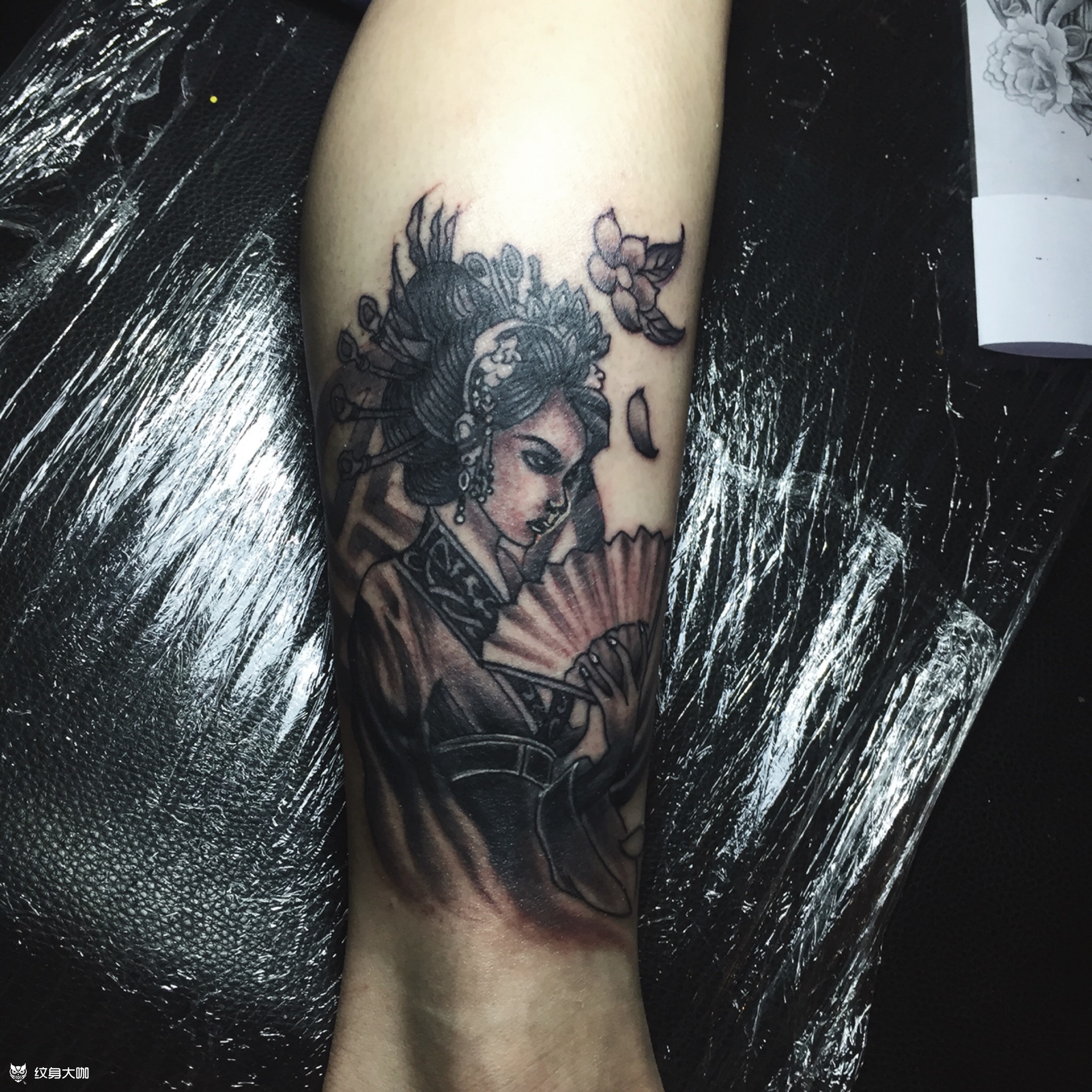 艺妓遮盖小腿_纹身图案手稿图片_阿奕的纹身作品集