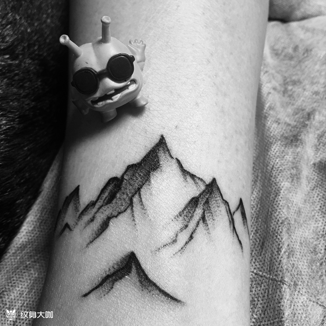 山_纹身图案手稿图片_轮铎97大王的纹身作品集