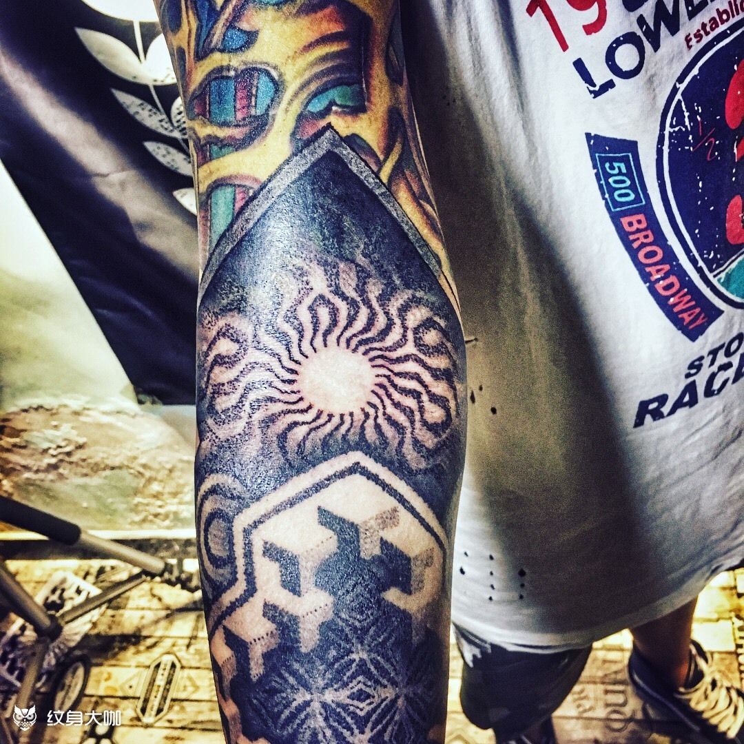 几何花臂_纹身图案手稿图片_甘云的纹身作品集