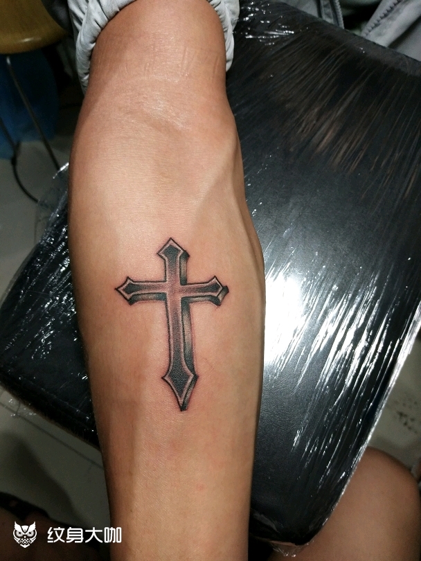 克罗心十字架纹身图案图片