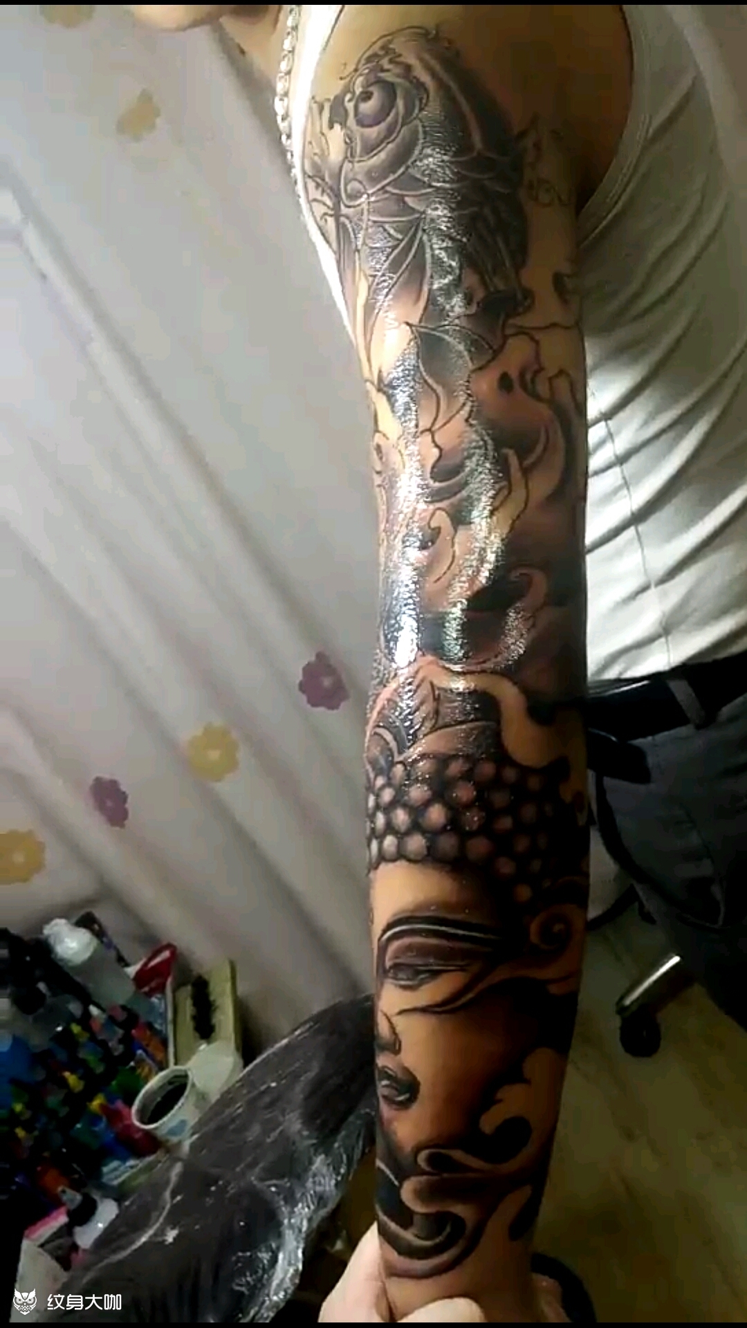 花臂佛头加鲤鱼