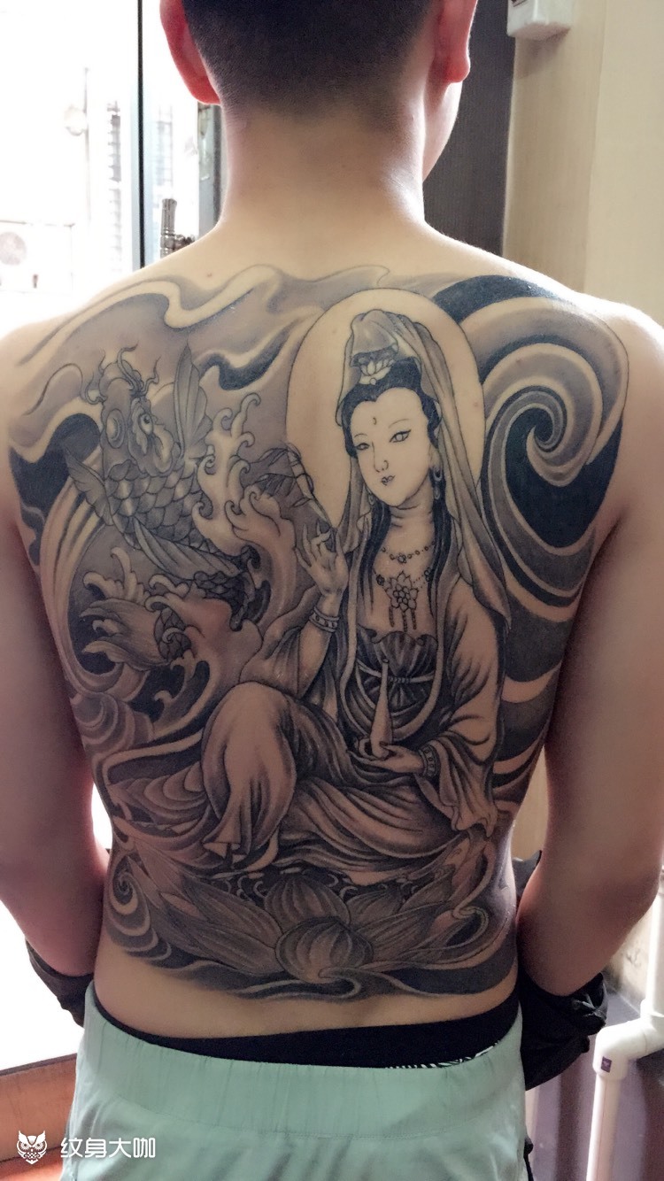 满背观音纹身