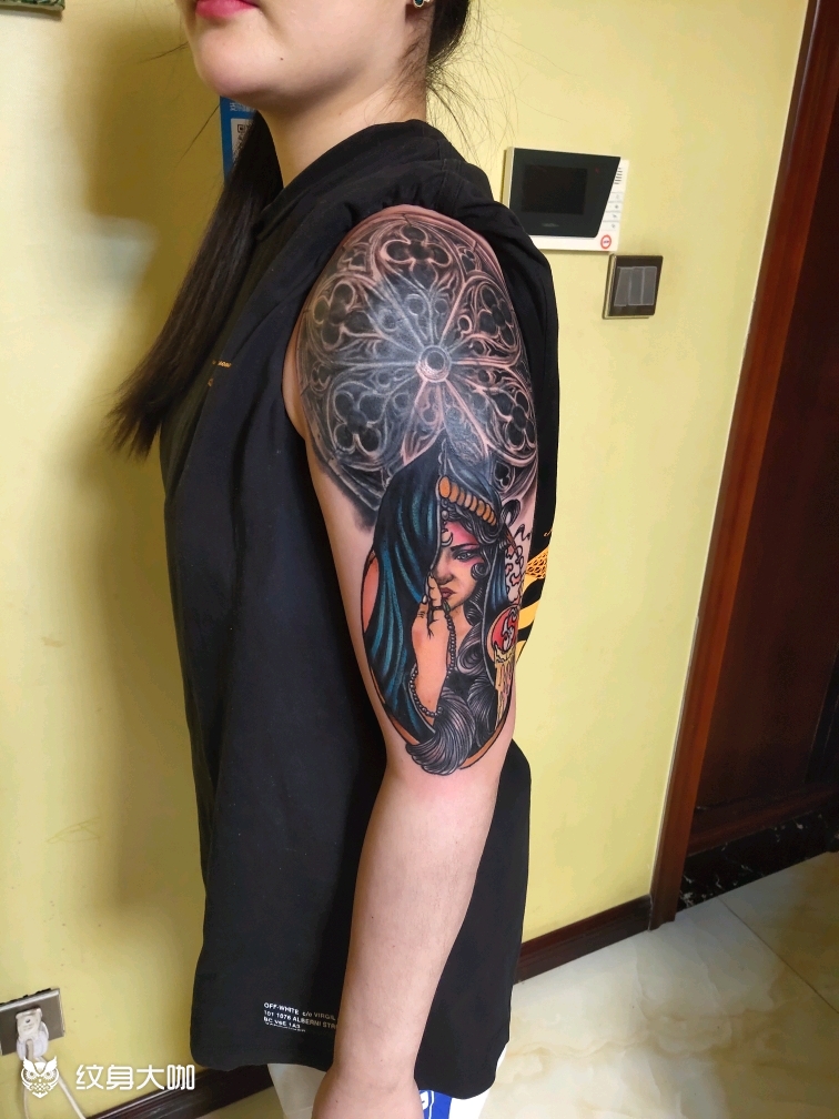 欧美美女美女后面的窗花大概用_纹身吧社区 - 纹身大咖