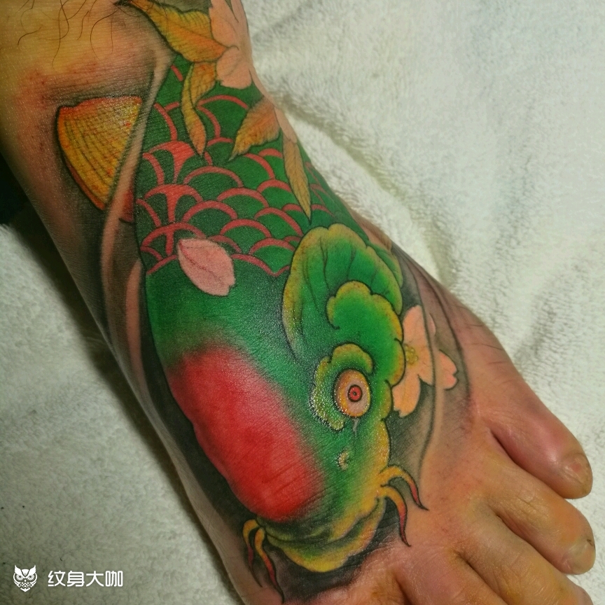 脚面新传统风格 锦鲤_纹身图案手稿图片_ 25韩25的纹身作品集