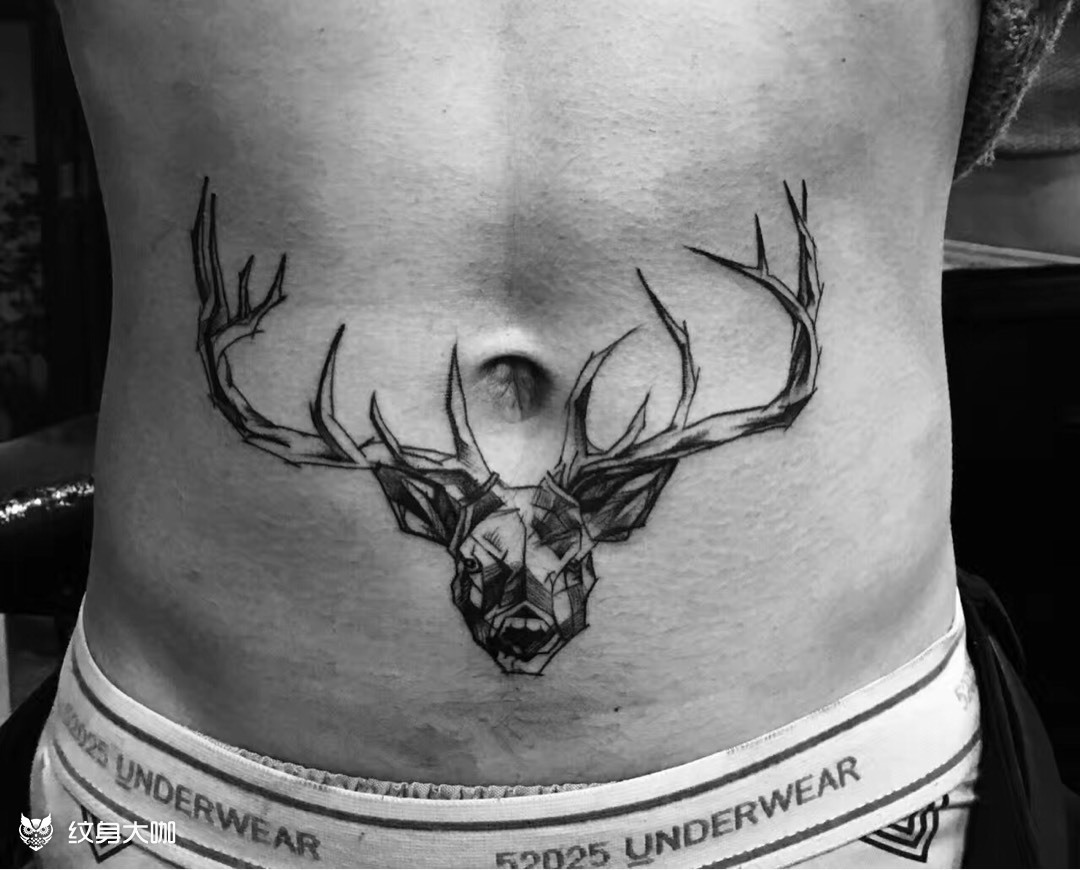 鹿头_纹身图案手稿图片_桃子的纹身作品集