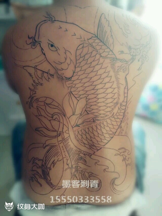 鱼跃龙门纹身 背上图片