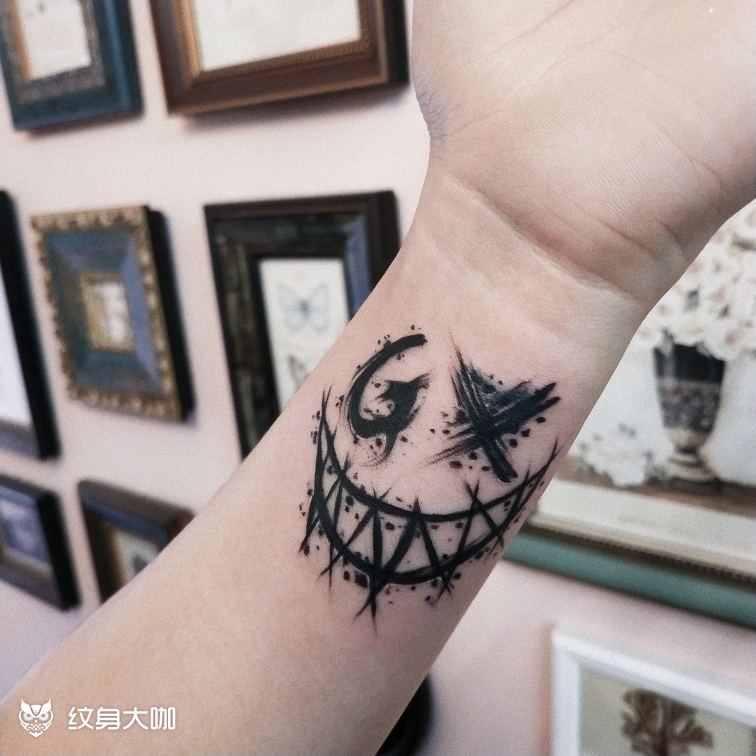 恶魔笑脸_纹身图案手稿图片_关飞的纹身作品集