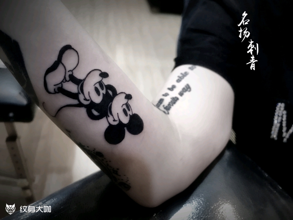 陈百祥米奇老鼠纹身图片