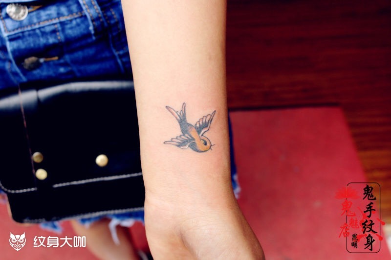 小燕子_纹身图案手稿图片_张兰的纹身作品集