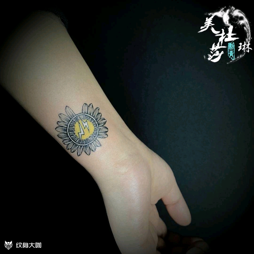 雏菊_纹身图案手稿图片_夏逢均的纹身作品集