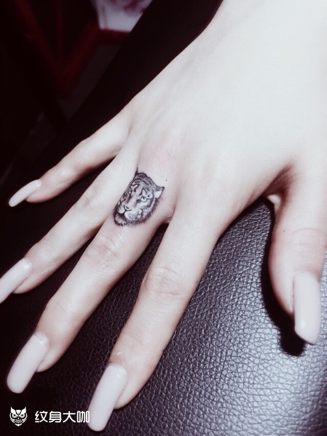 手指老虎_纹身图案手稿图片_大雪的纹身作品集