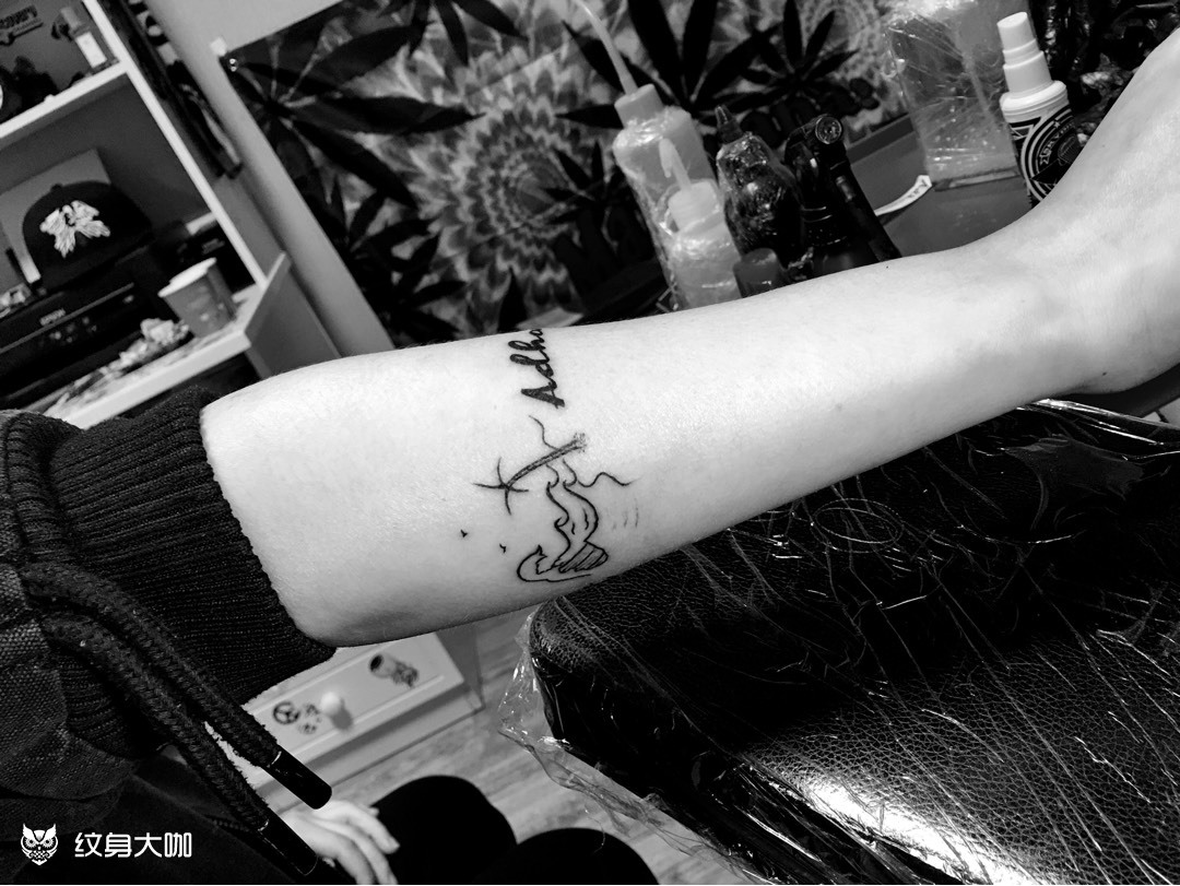 字母臂环_纹身图案手稿图片_赵鑫淼的纹身作品集