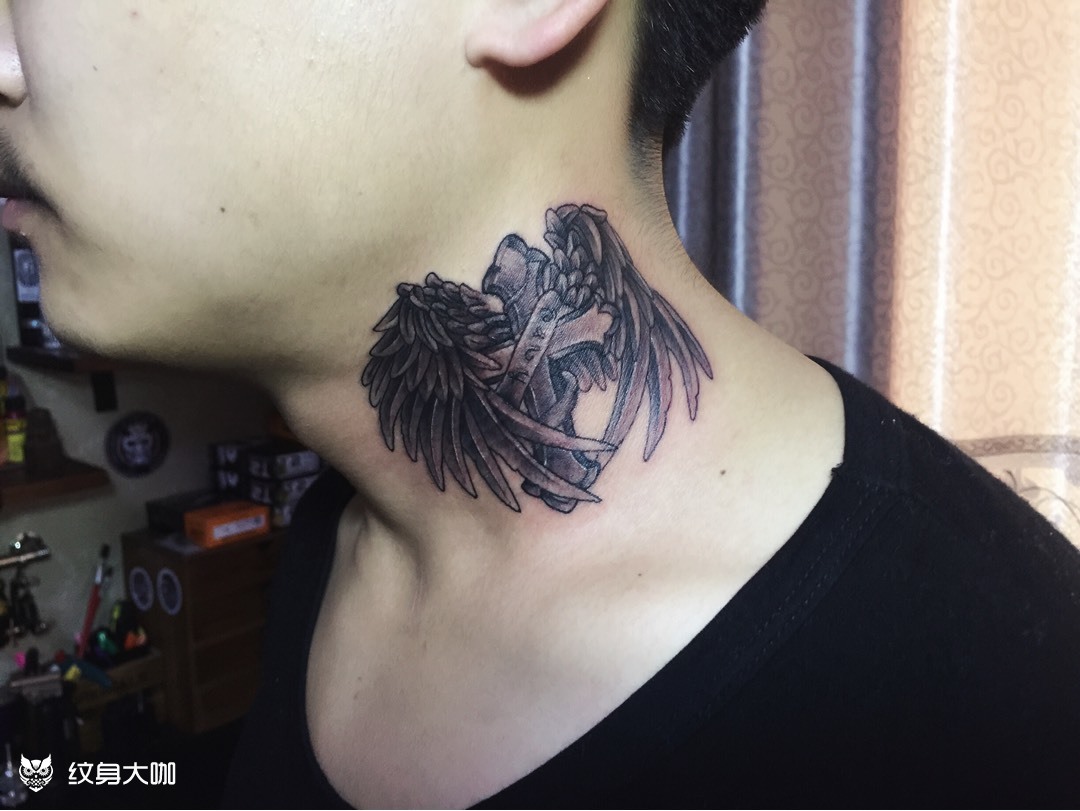 颈部十字架翅膀_纹身图案手稿图片_磊子的纹身作品集