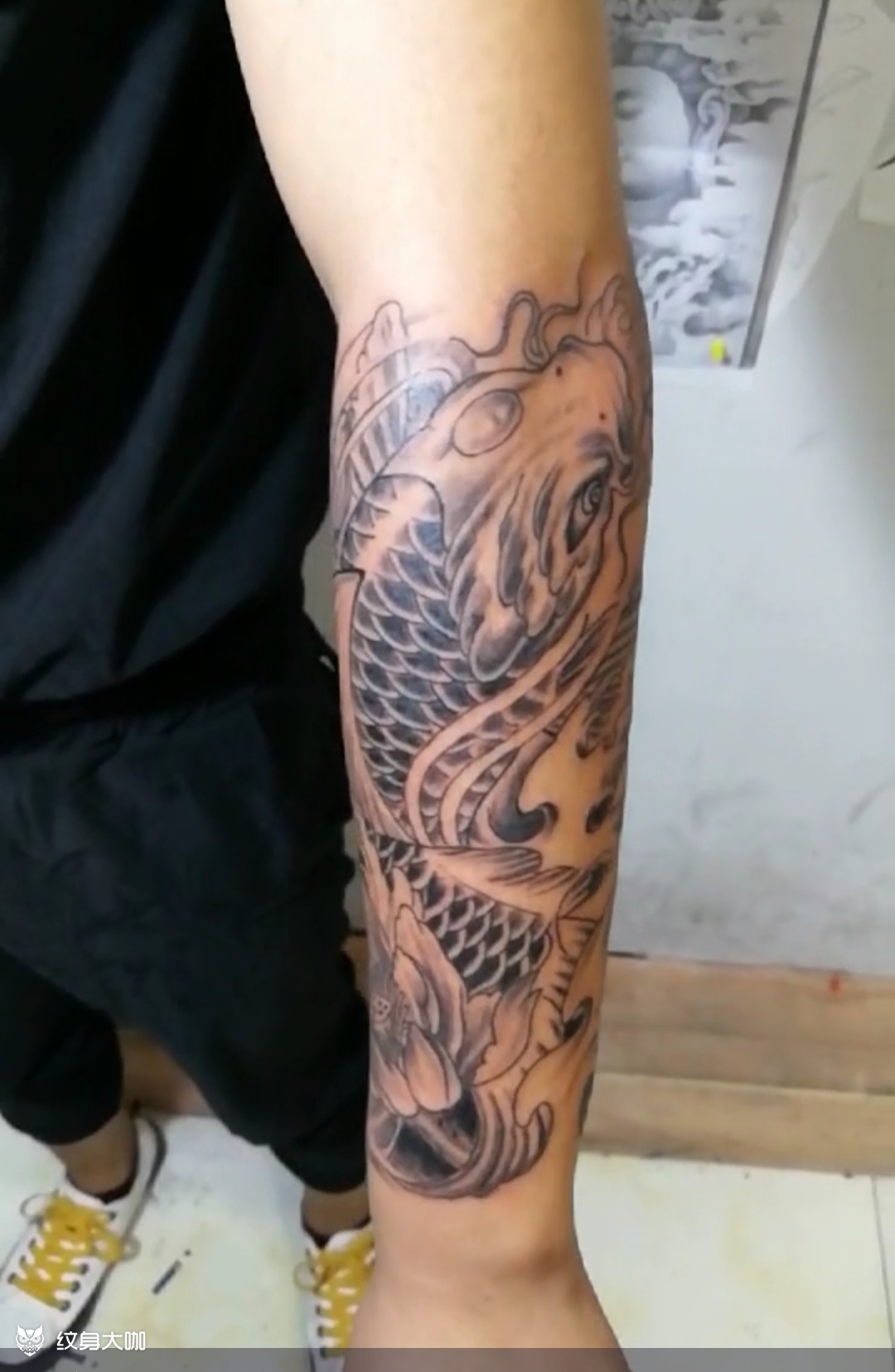 上半臂鲤鱼纹身图片图片