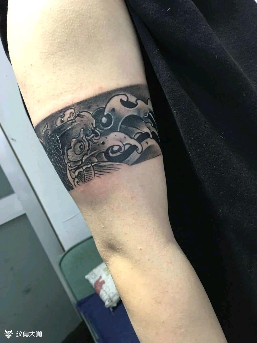 遮盖英文字母老纹身