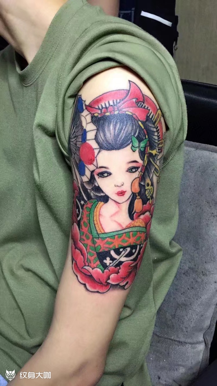 彩色艺妓纹身