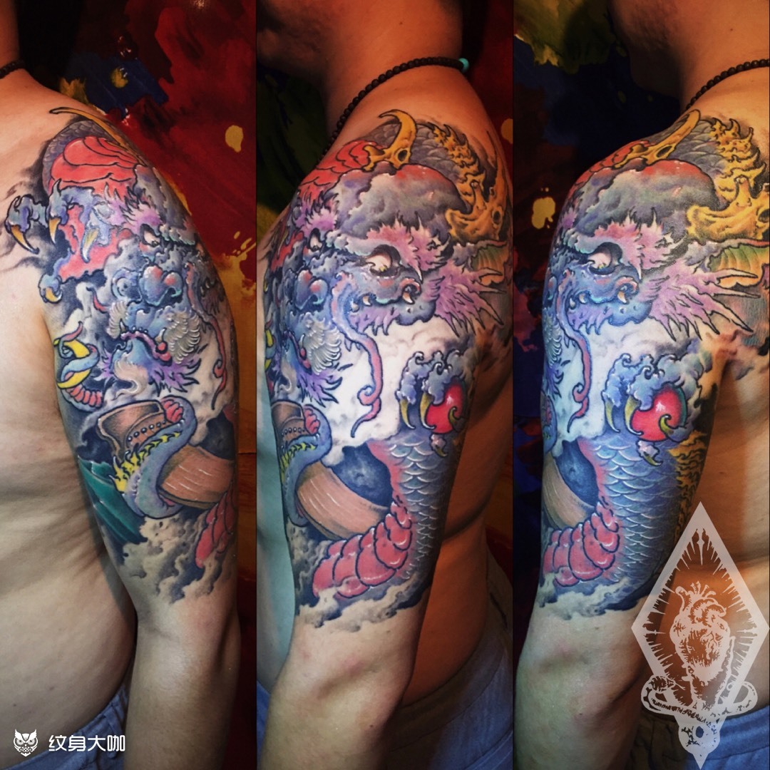 常做琴头,因为客人妻子喜欢音乐,所以取传统题材囚牛将其变成纹身!