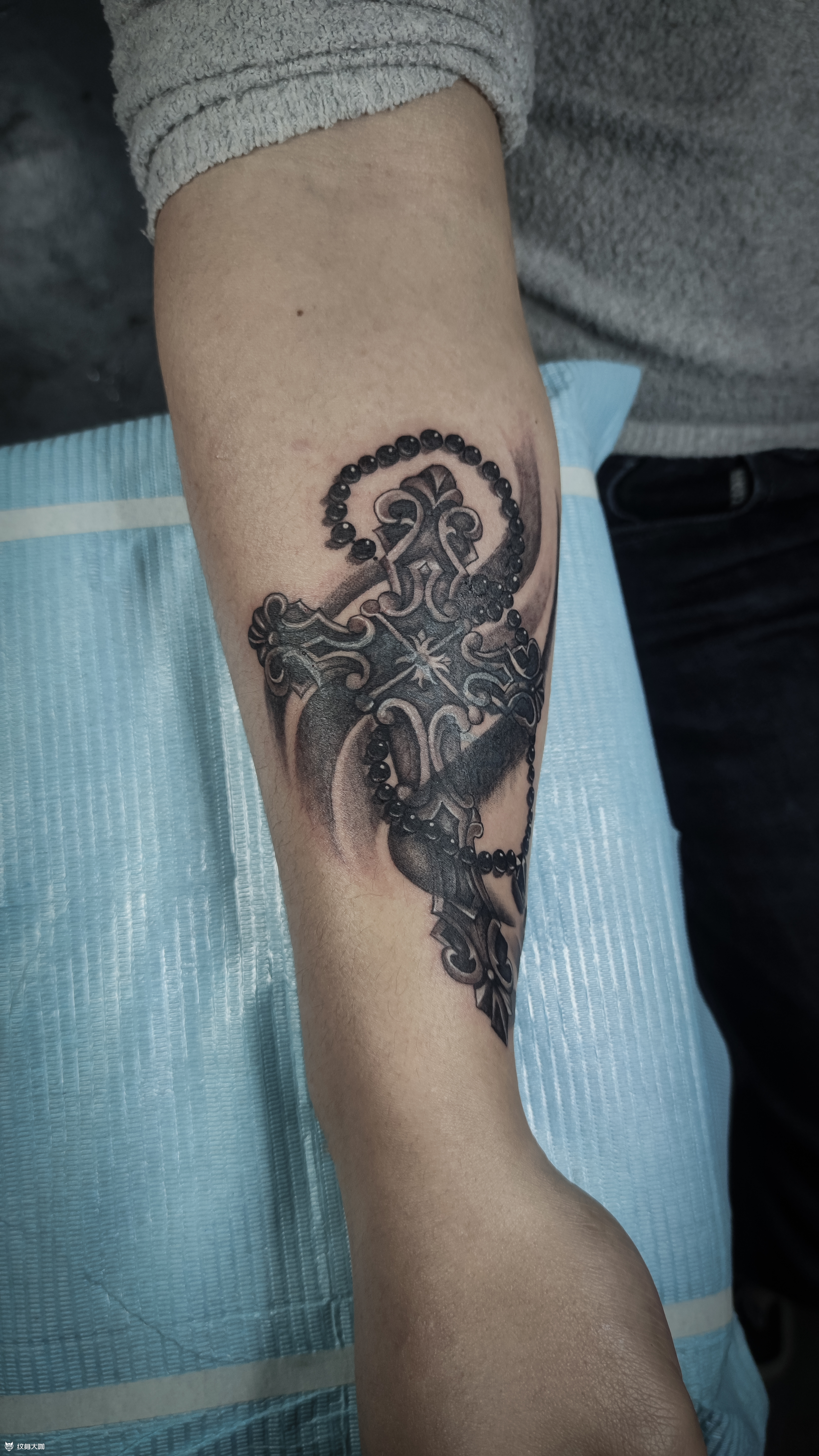 十字架纹身遮盖旧图案遮盖