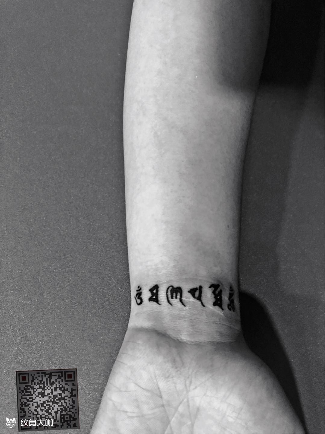 姐妹花,六字真言_纹身图案手稿图片_阜阳玖旭的纹身作品集