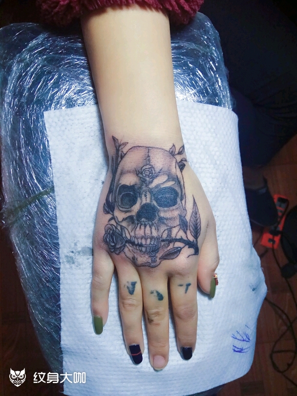 手背骷髅头_纹身图案手稿图片_王师的纹身作品集