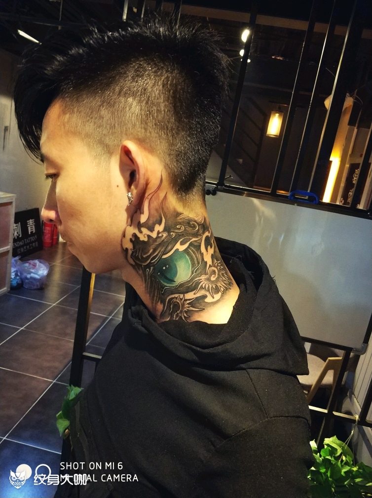 扎个脖子,一下帅了不少_纹身图案手稿图片_g先森的纹身作品集