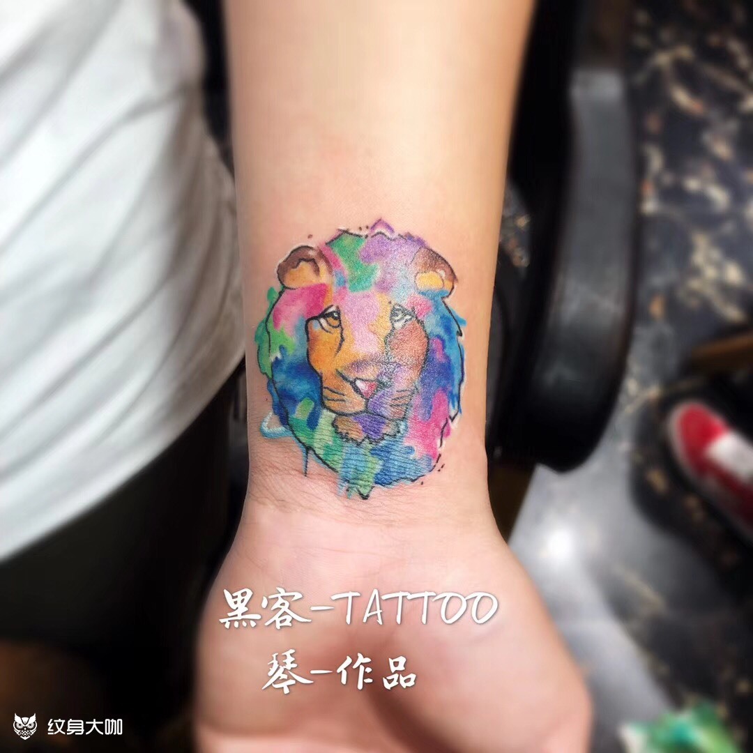 手腕遮盖,彩色小狮子_纹身图案手稿图片_丁小琴的纹身作品集