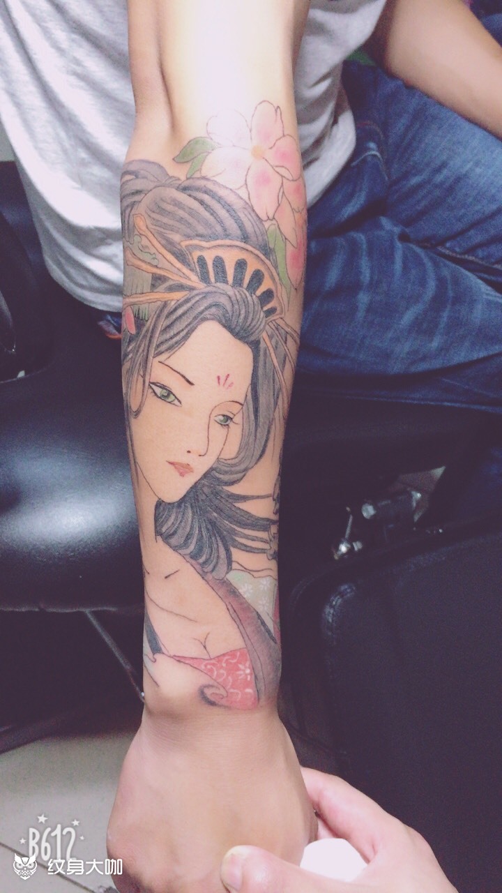 小臂侍女_纹身图案手稿图片_冯春的纹身作品集