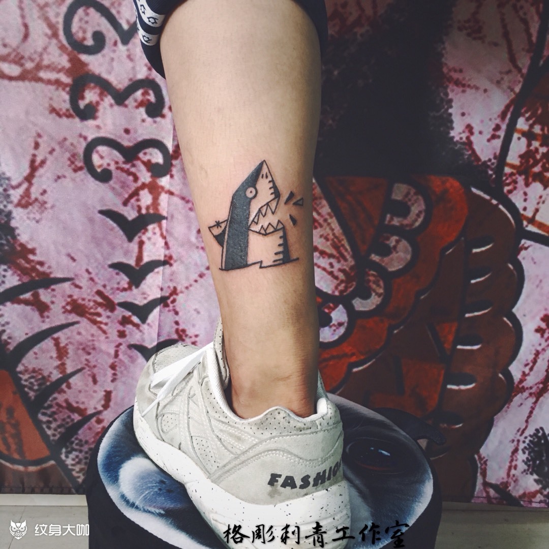 小腿鲨鱼_纹身图案手稿图片_阿默的纹身作品集