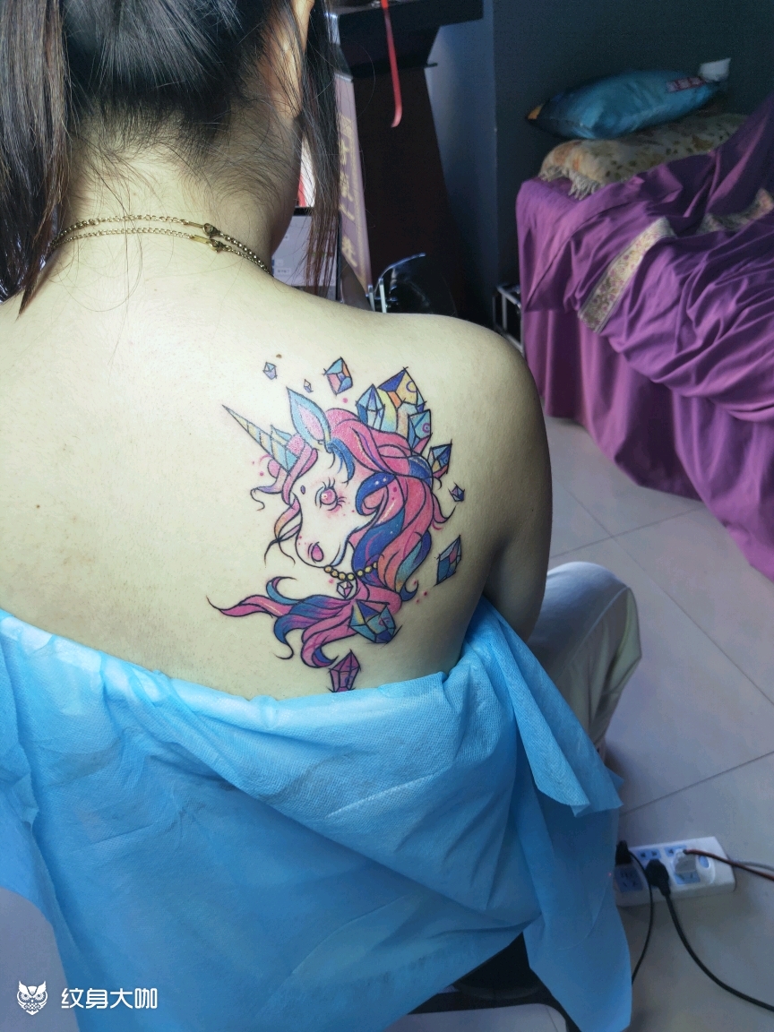 背部独角兽_纹身图案手稿图片_染筱雨的纹身作品集
