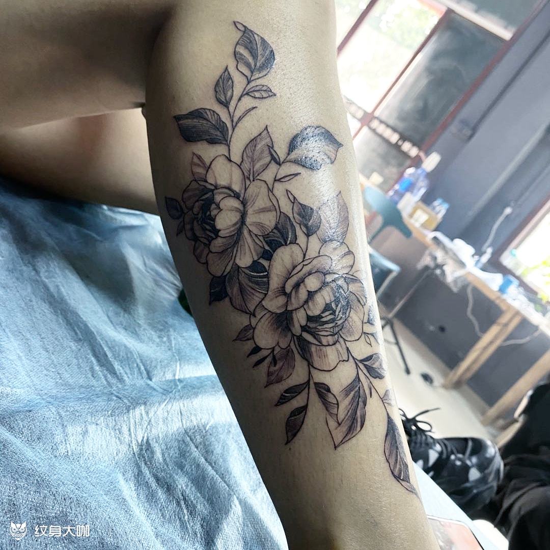 小腿素花_纹身图案手稿图片_彭健熙的纹身作品集