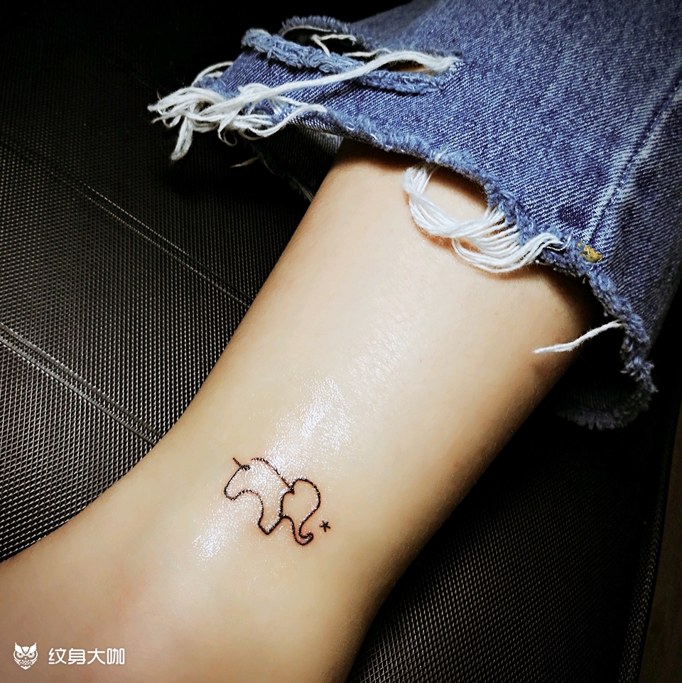 小清新,英文字母_纹身图案手稿图片_q.e的纹身作品集