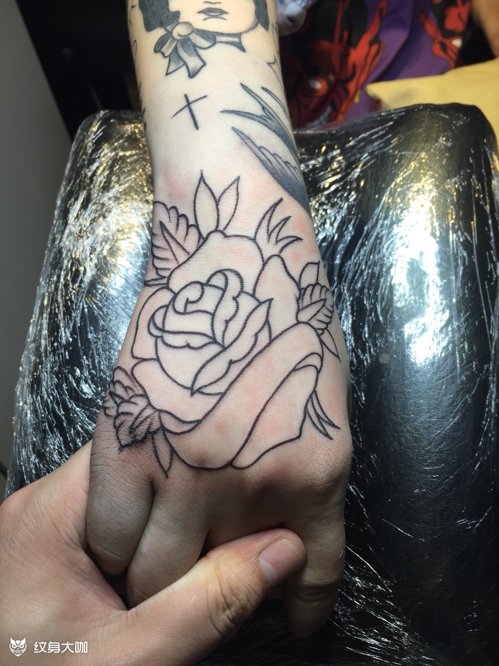 手背玫瑰未完成_纹身图案手稿图片_刘星灿的纹身作品集