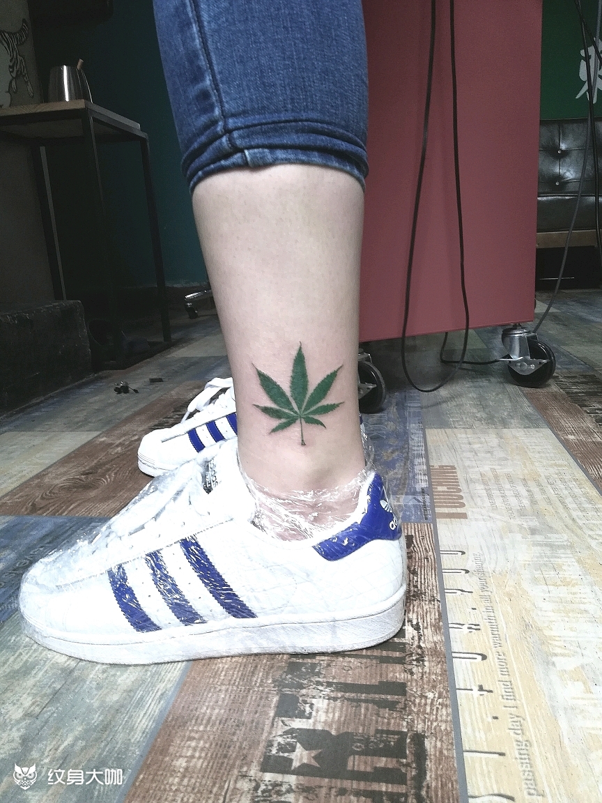 大麻叶_纹身图案手稿图片_胡博越的纹身作品集