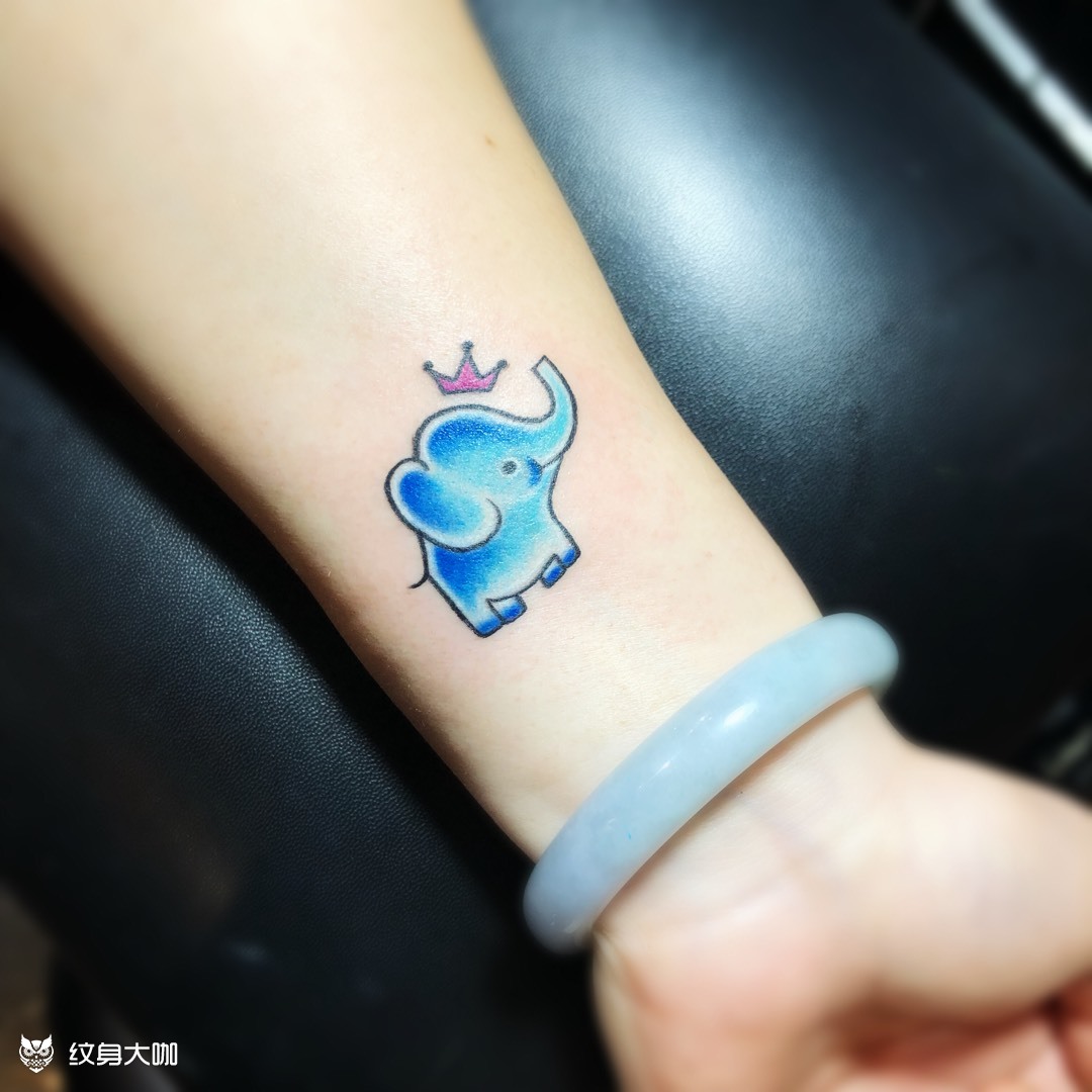 手腕小清新纹身彩色小象