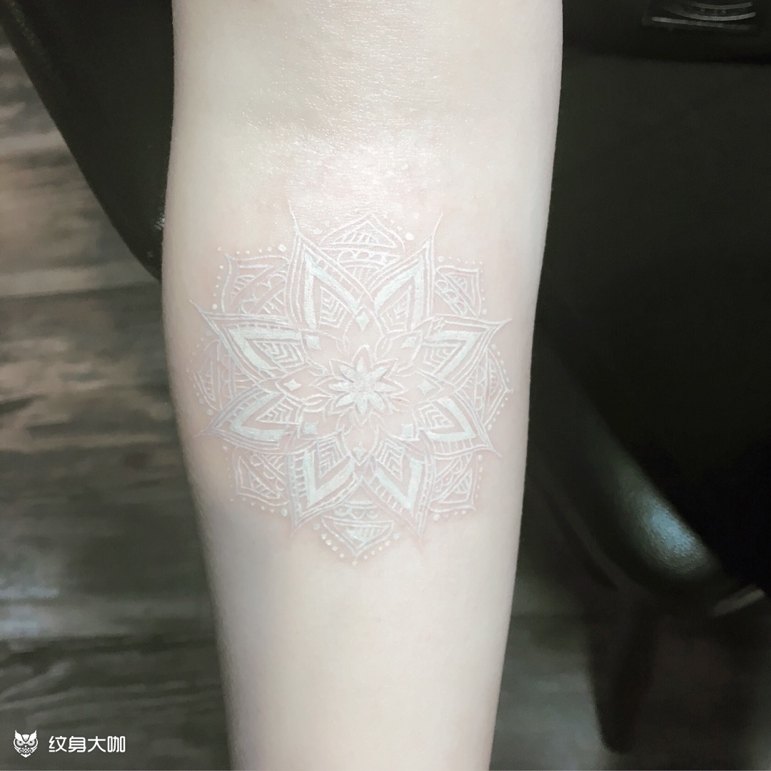 白色花(瞎眼花)_纹身图案手稿图片_董焱文-言刺的纹身作品集
