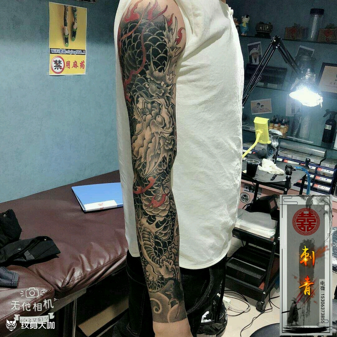 花臂龙遮盖图腾