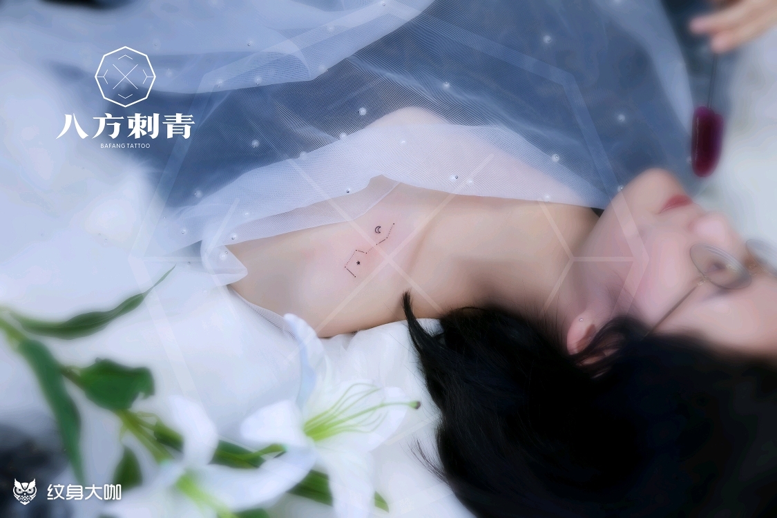 美女锁骨北斗七星星座纹身