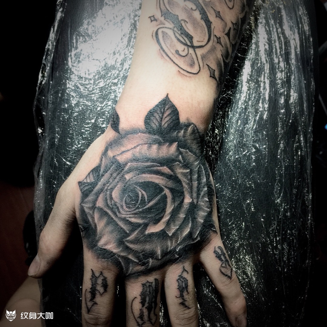 手背_纹身图案手稿图片_胡玲玲的纹身作品集