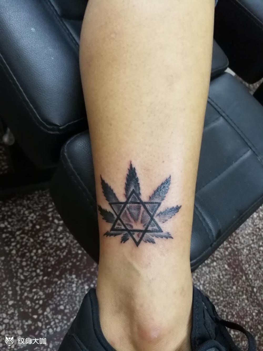 脚踝大麻叶_纹身图案手稿图片_雕勇的纹身作品集