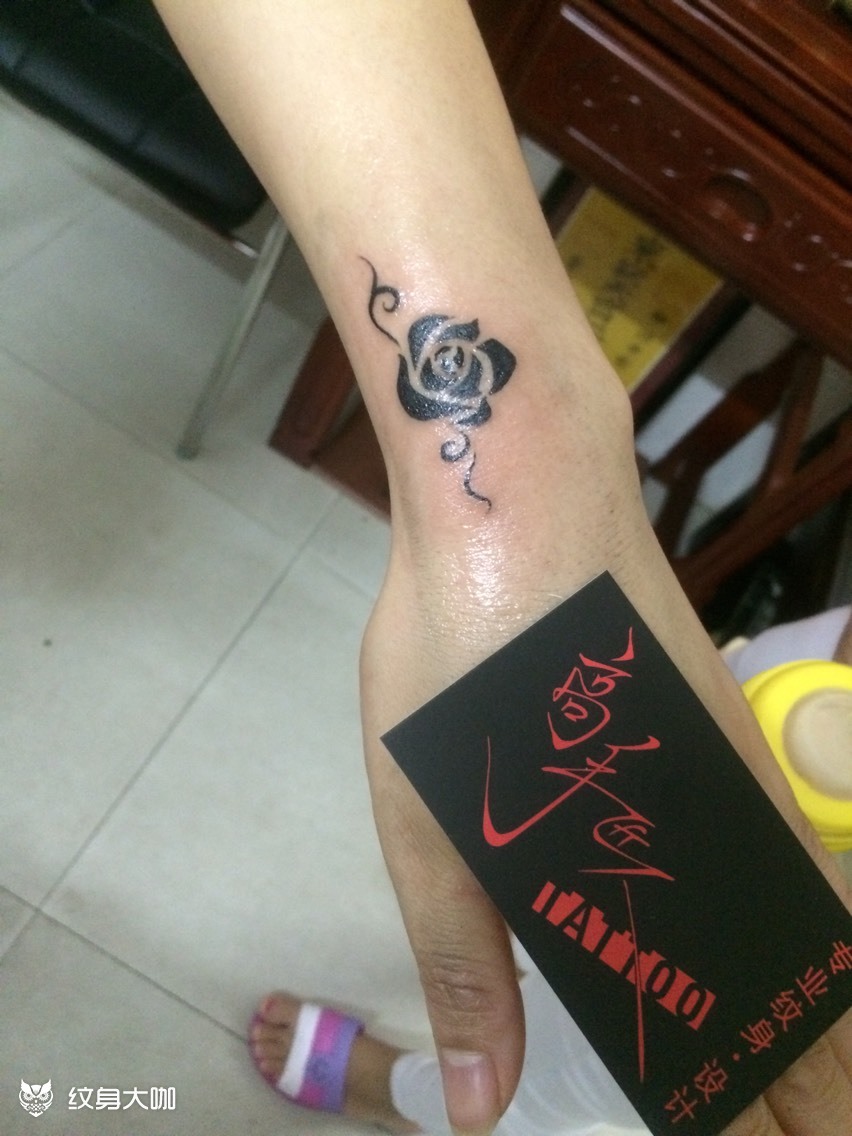 图腾玫瑰_纹身图案手稿图片_阿亮的纹身作品集